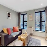 Modern Central East London City Apartment