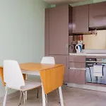 Modern Central East London City Apartment