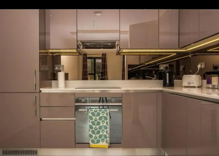 Modern Central East London City Apartment